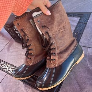 Winter weather/ snow boots